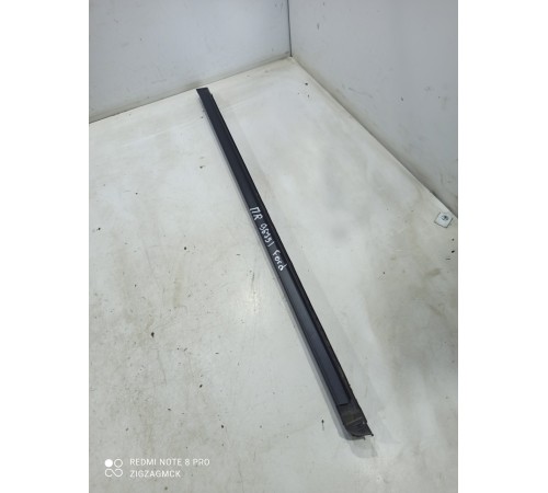 Уплотнитель стекла (передний правый внутренний)