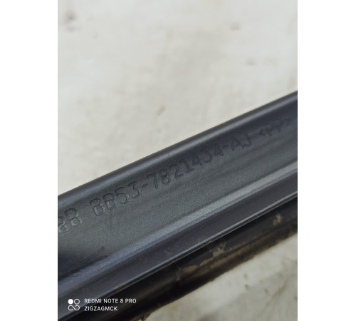 Уплотнитель стекла (передний правый внутренний)