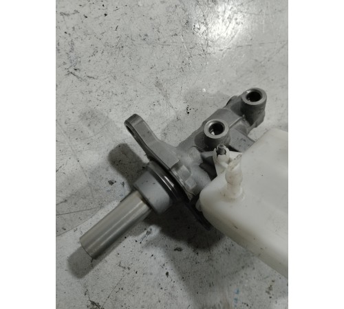 Главный тормозной цилиндр с бачком