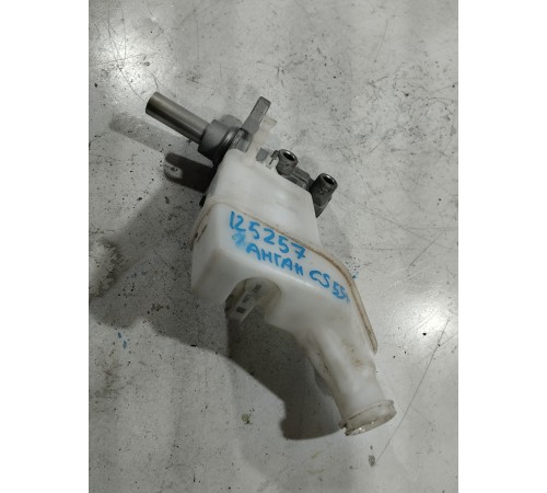 Главный тормозной цилиндр с бачком