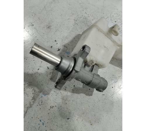 Главный тормозной цилиндр с бачком