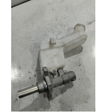 Главный тормозной цилиндр с бачком