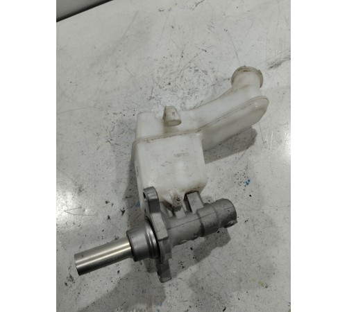 Главный тормозной цилиндр с бачком