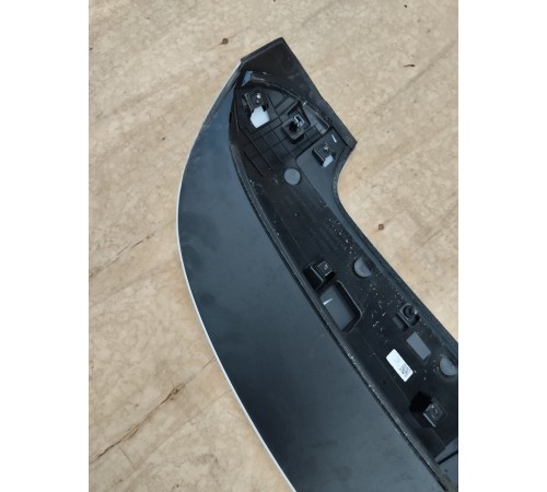 Спойлер крышки багажника