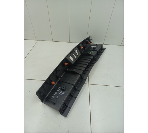 Накладка задней панели замка багажника