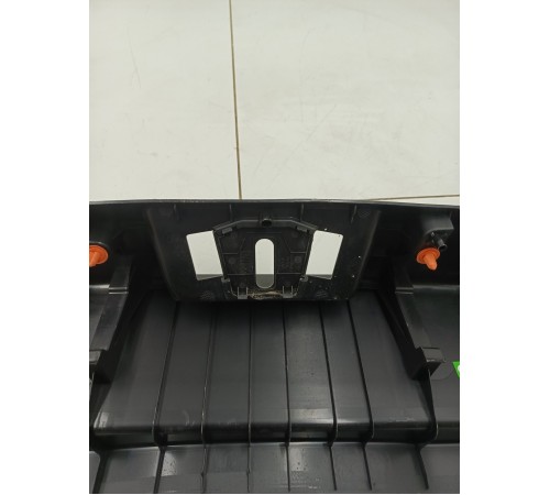 Накладка задней панели замка багажника