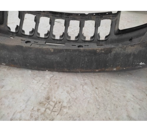 Бампер перед.