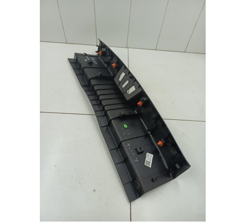 Накладка задней панели замка багажника