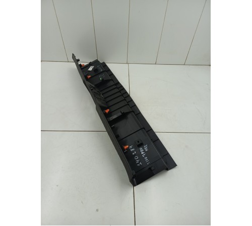 Накладка задней панели замка багажника