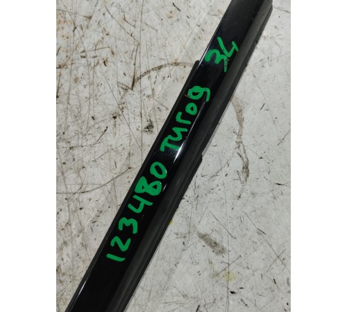 Уплотнитель стекла задний левый внешний