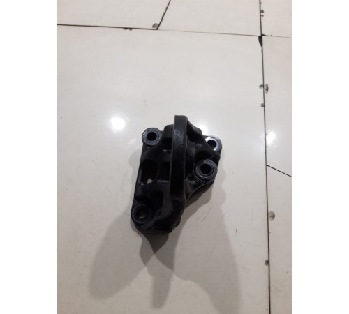 Кронштейн опоры двигателя левый