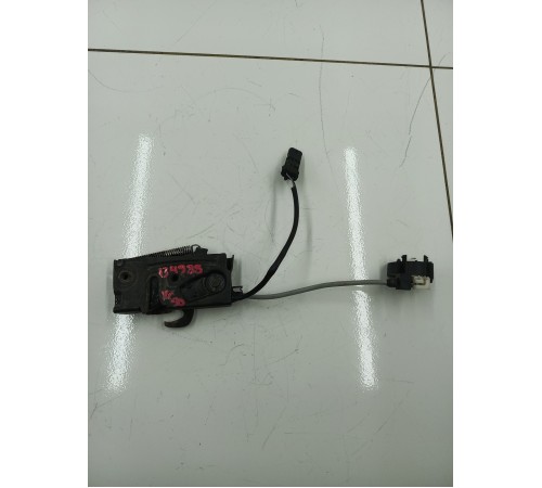 Замок капота