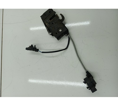 Замок капота