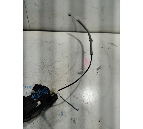 Замок двери передний левый