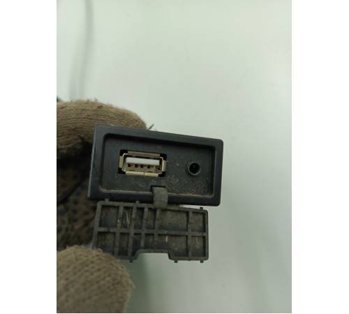 Разъем USB AUX
