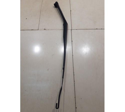 Поводок стеклоочистителя (правый)