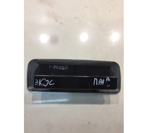 Дефлектор воздушный (правый)