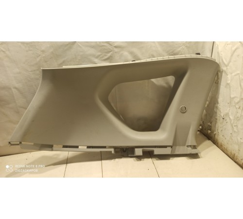 Обшивка задней стойки (левая)
