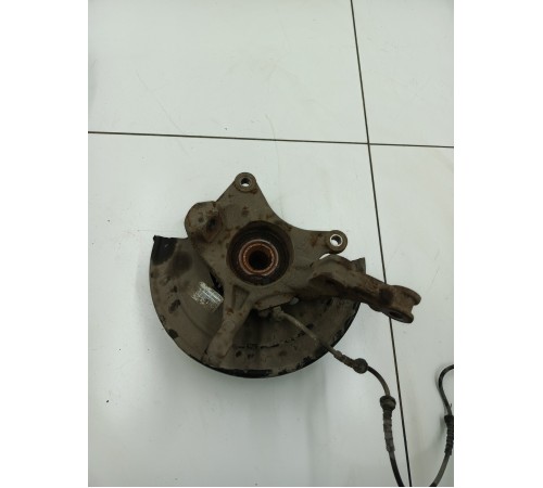 Кулак поворотный передний правый