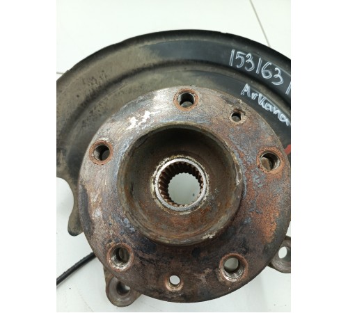 Кулак поворотный передний правый