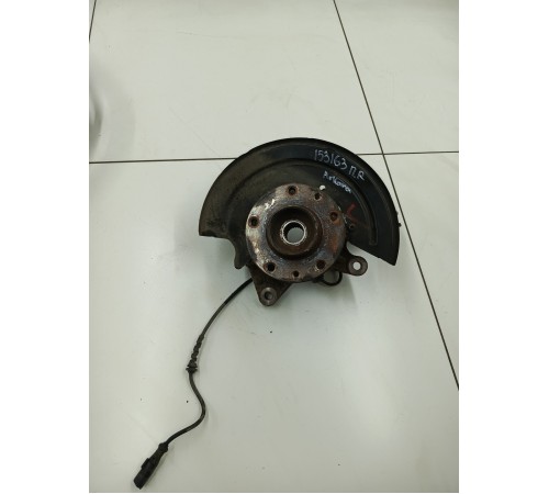 Кулак поворотный передний правый