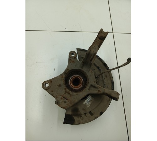 Кулак поворотный передний правый