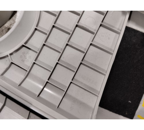 Обшивка центральной стойки левая верхняя