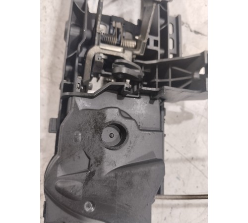 Кронштейн внешней ручки двери передний левый