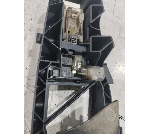 Кронштейн внешней ручки двери передний левый