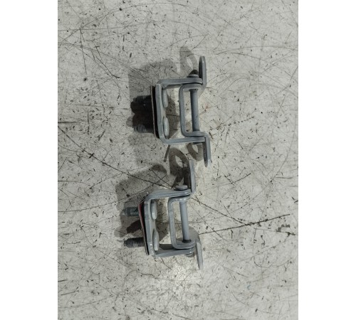 Петли крышки багажника