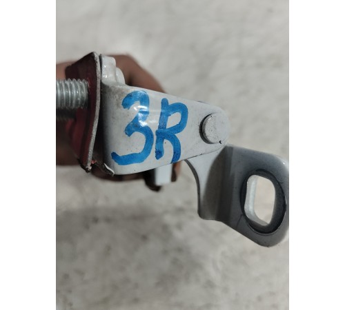 Петли крышки багажника