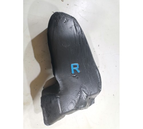 Уплотнитель крыла передний правый
