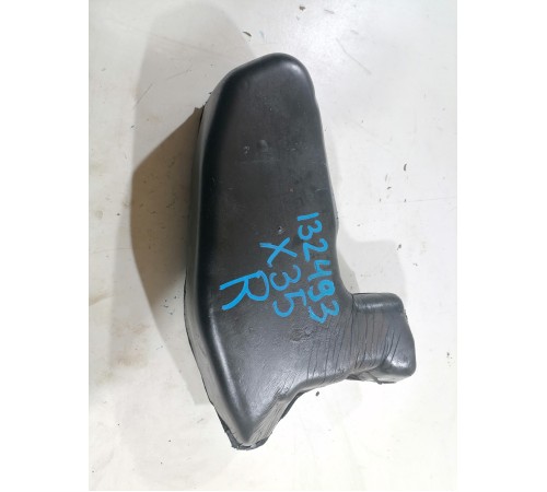 Уплотнитель крыла передний правый