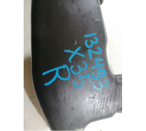 Уплотнитель крыла передний правый