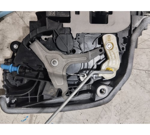 Замок двери (передний левый)