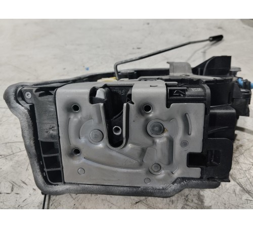 Замок двери (передний левый)