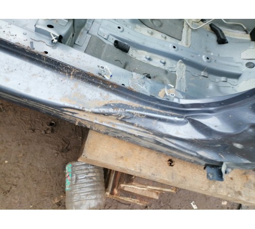 Порог правый с центральной стойкой