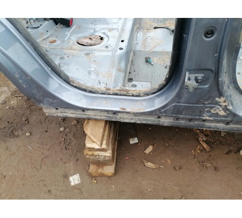 Порог правый с центральной стойкой