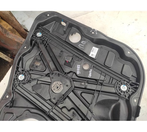 Стеклоподъемник (передний правый)