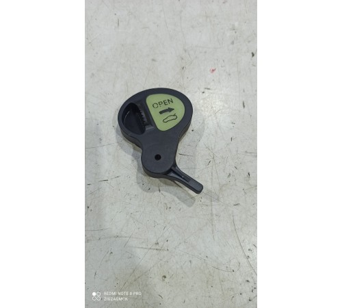 Ручка принудительного открывания крышки багажника