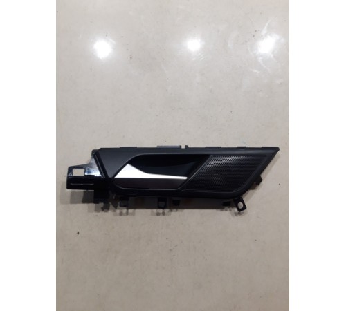 Ручка двери (задняя левая внутренняя)