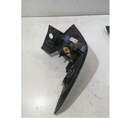 Фонарь задний правый наружный