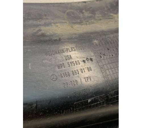 Молдинг стойки D наружный (задний, верхний, левый)