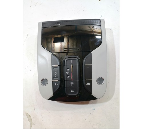 Плафон освещения салона передний