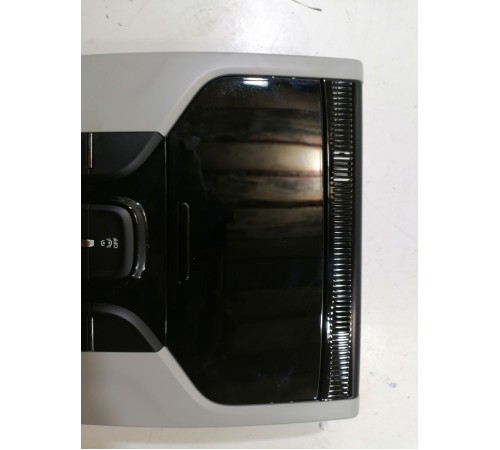 Плафон освещения салона передний