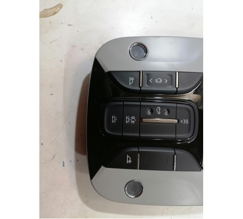 Плафон освещения салона передний