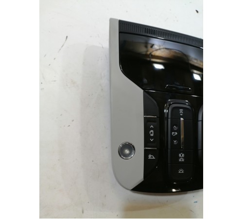 Плафон освещения салона передний