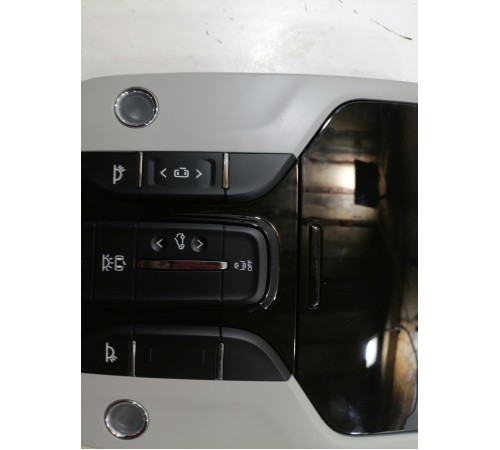 Плафон освещения салона передний