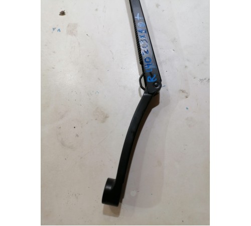 Поводок стеклоочистителя правый, пассажирский