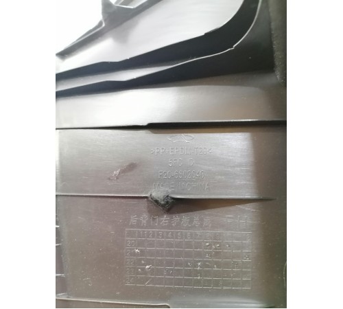 Накладка крышки багажника верхняя правая